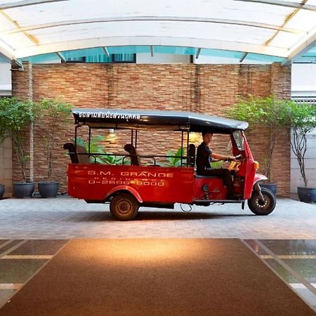 S.M. Grande Residence Bangkok Exterior foto